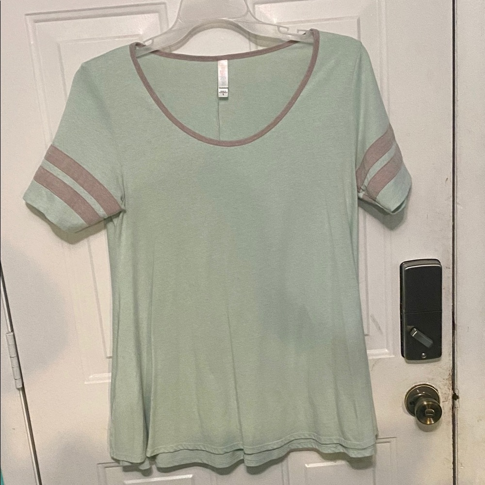 🦋3/$18 🤍Aqua/Gray LuLaRoe Top🤍